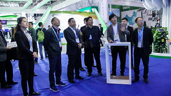 云南省農(nóng)業(yè)農(nóng)村廳李國林副廳長一行深入了解農(nóng)業(yè)大數(shù)據(jù)情況。