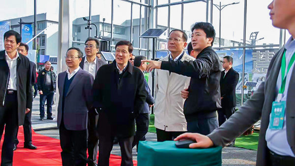 浙江省人大常委會副主任、省總工會主席史濟錫詳細詢問省農(nóng)業(yè)信息化建設(shè)情況